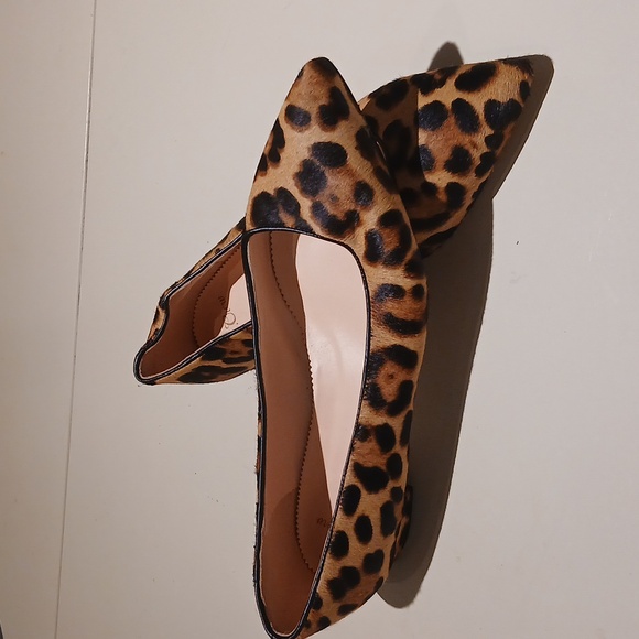 J. Crew Leopard Pattern Flats Size 8.5 with bonus leopard-print wristlet - Picture 4 of 12